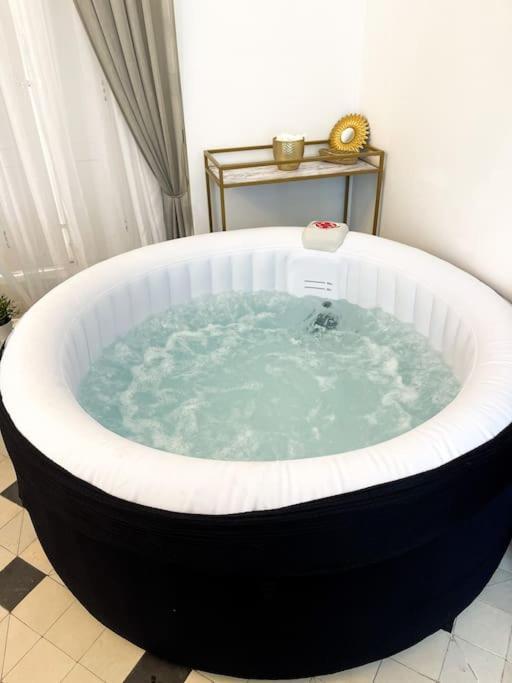 Romantique Jacuzzi, Au Chateau A 30 Min De Paris Apartment Limay ภายนอก รูปภาพ